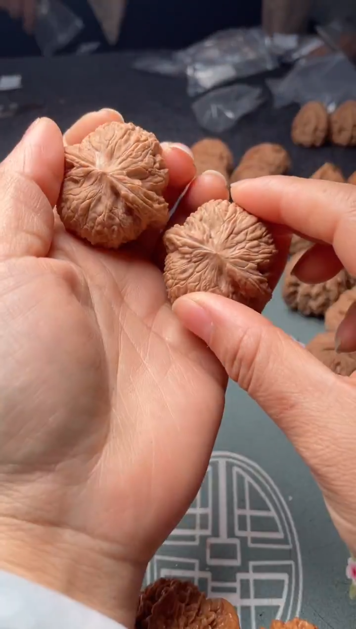 把件文玩核桃w275   泥鳅背   40尺