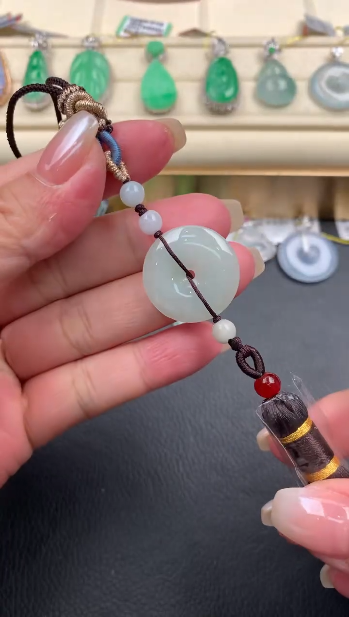 【闪购商品】翡翠挂件未镶嵌Q571      