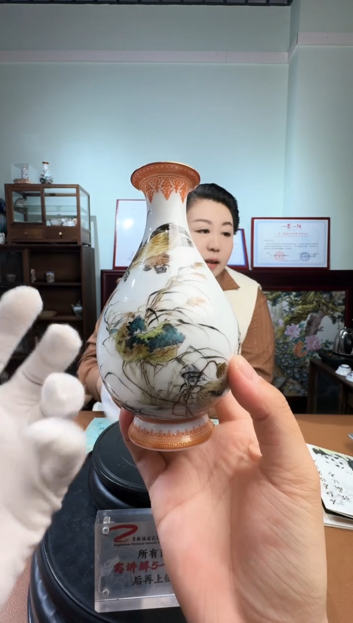 石红春老师《珐琅彩花鸟玉壶春瓶》带收藏证书