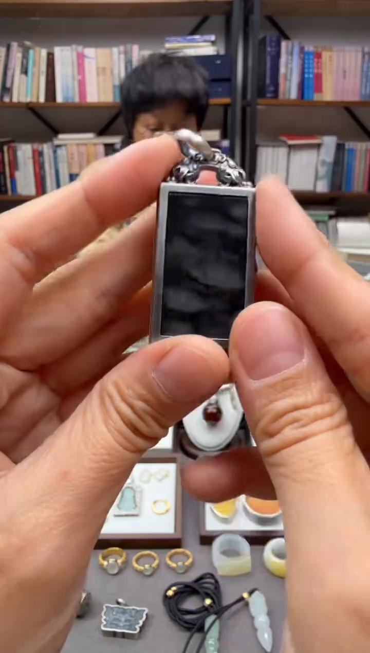 颈饰未镶嵌翡翠双龙无事牌