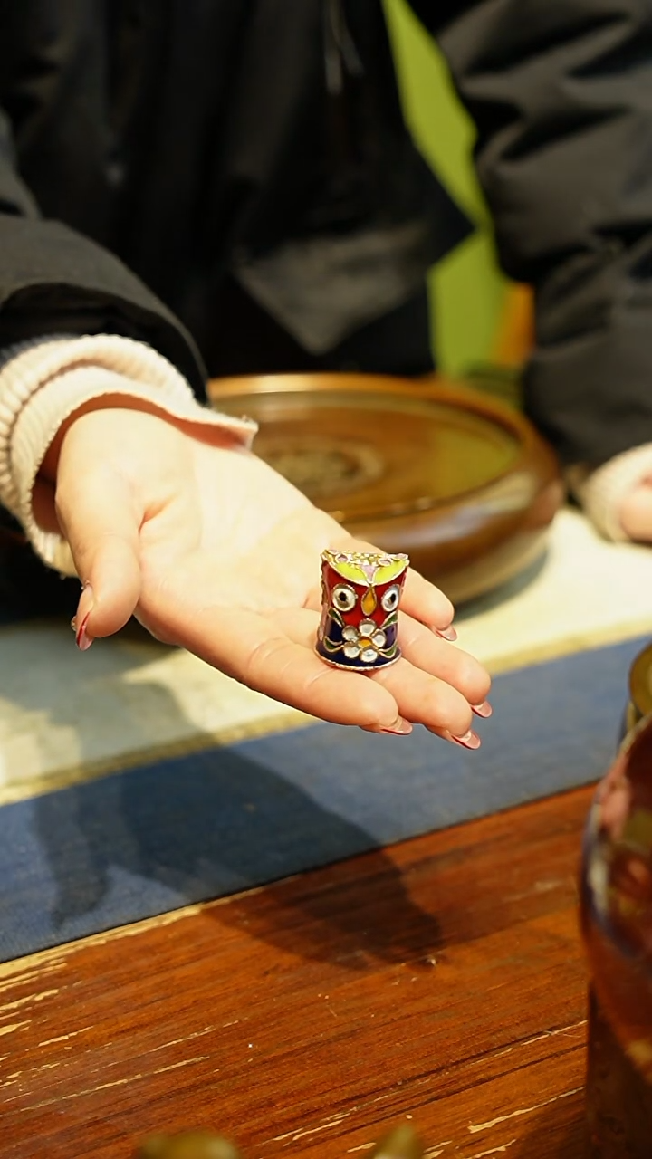 【闪购商品】景泰蓝红色猫头鹰盖置