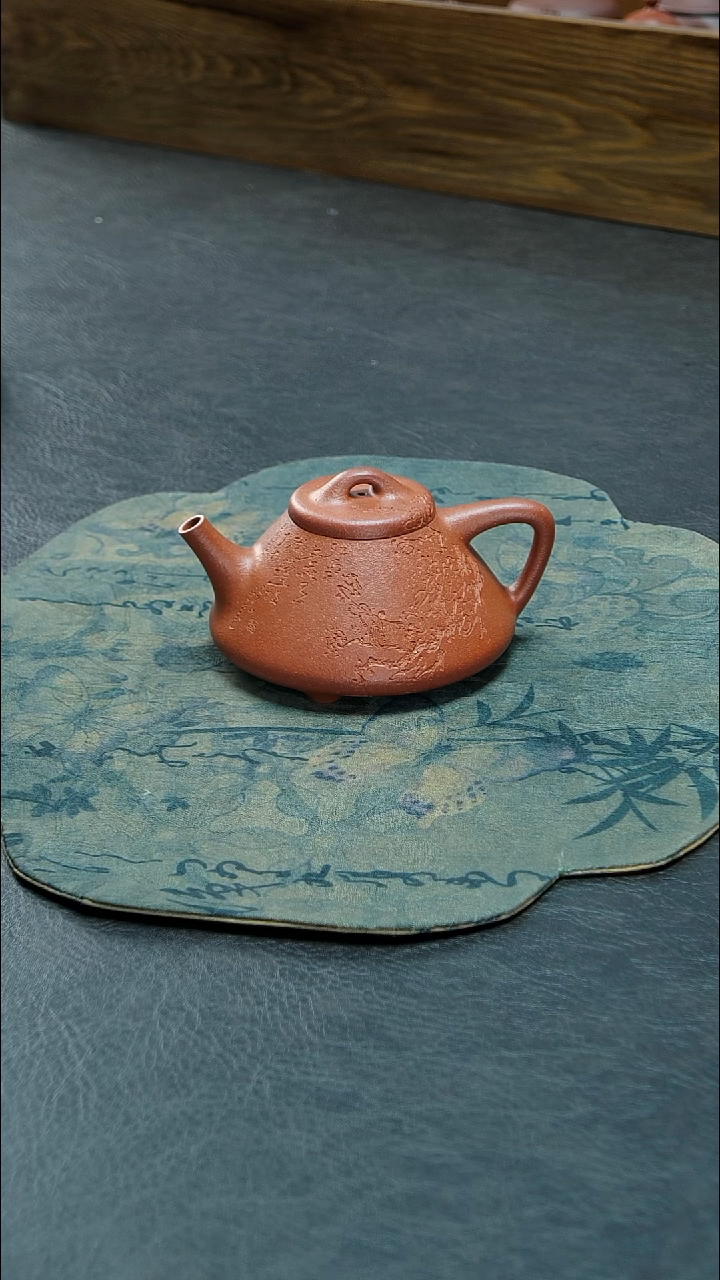 茶壶紫砂D**y红降子冶