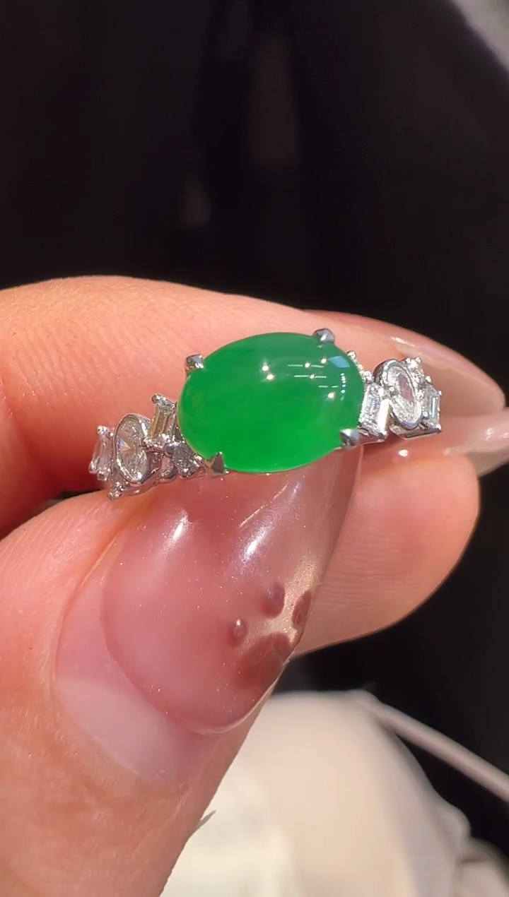 18K金镶嵌戒指翡翠戒指