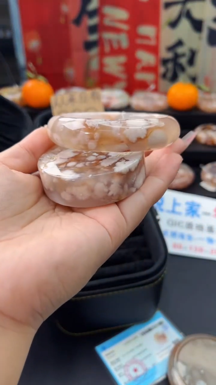 【闪购商品】石英质玉手镯未镶嵌赠送镯心（圈口）60+