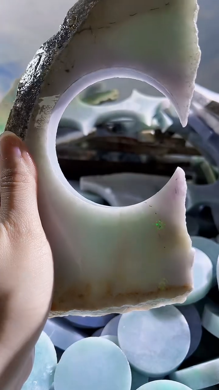 翡翠裸石缅甸翡翠A货俄2056