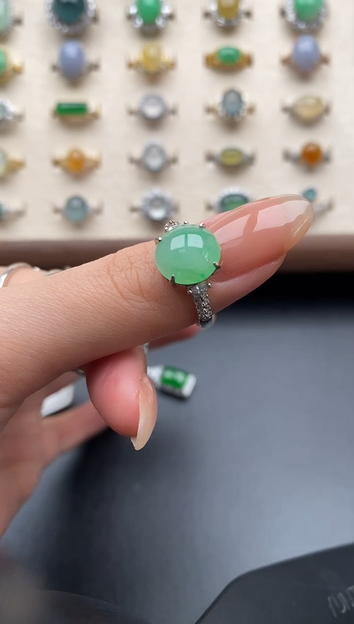 银S925镶嵌戒指翡翠一物一证一礼盒有纹