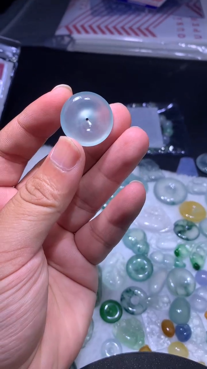 翡翠未镶嵌颈饰平安扣