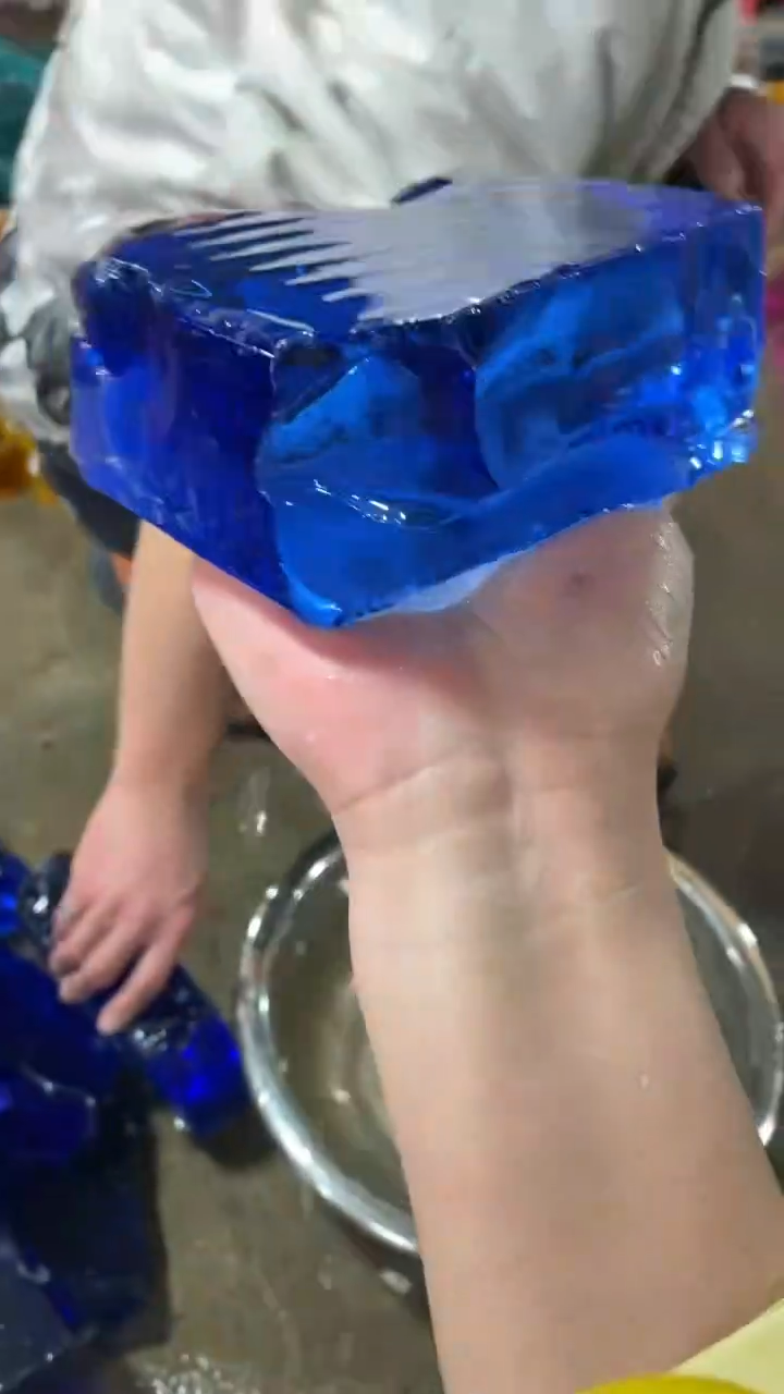 新疆五彩石原石摆件