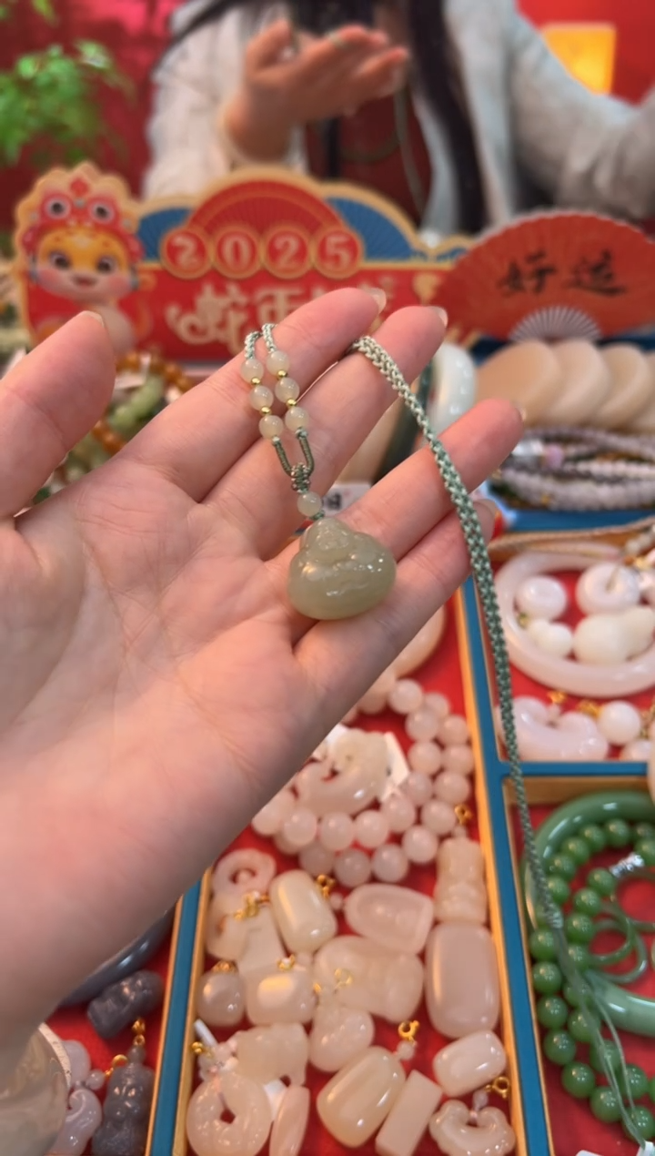 【闪购商品】和田玉吊坠未镶嵌晴水抱抱佛