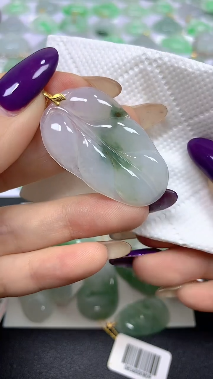 颈饰18K金镶嵌翡翠 