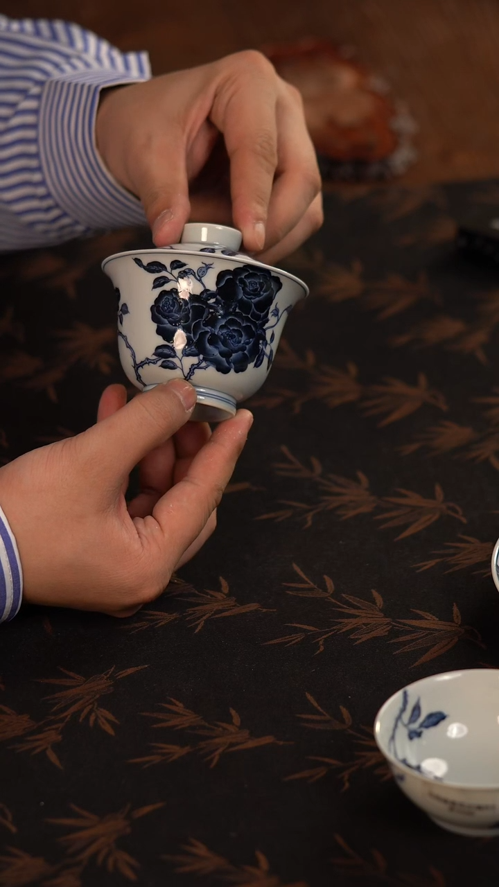 【闪购商品】杯志纯窑青花月季花盖碗