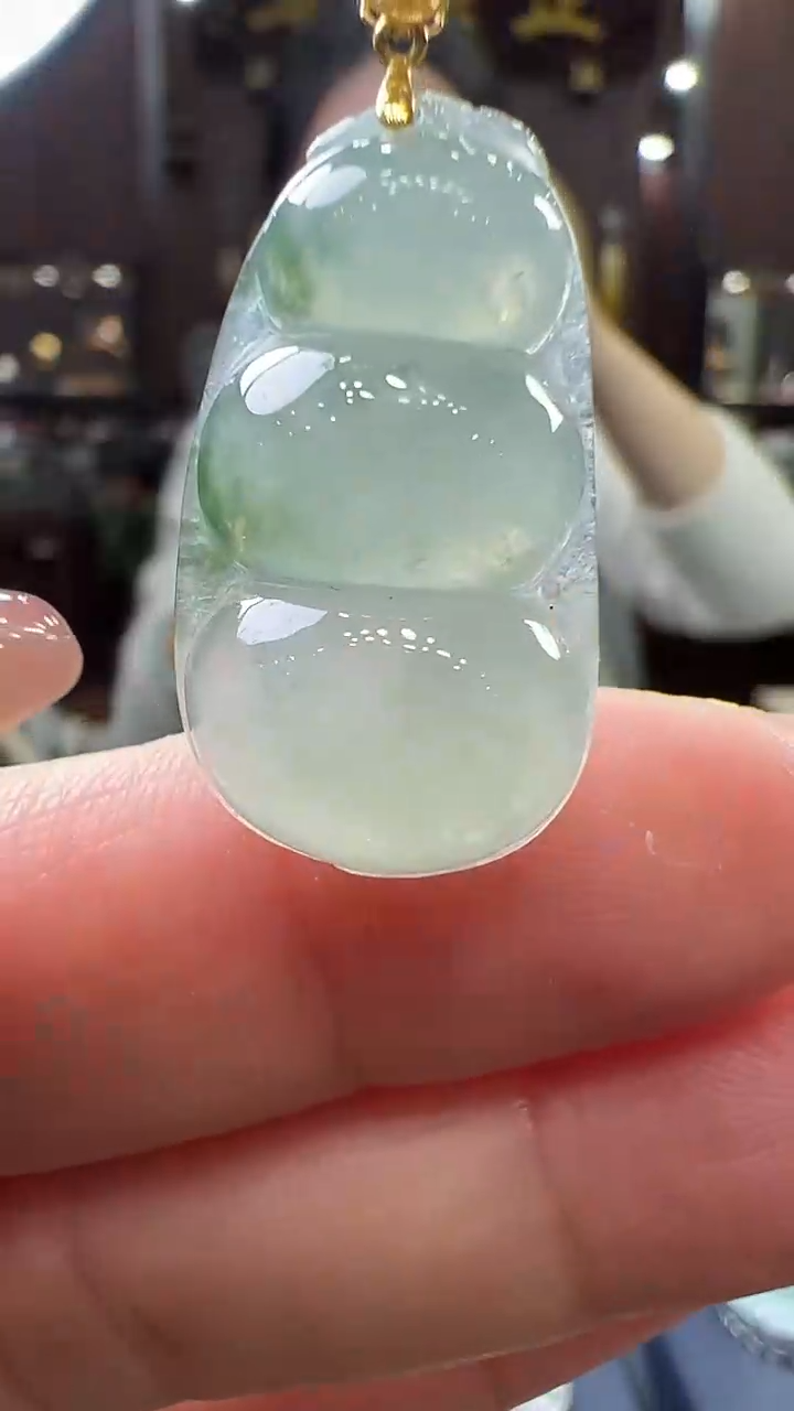 【闪购商品】翡翠挂件18K金镶嵌豆子不含链