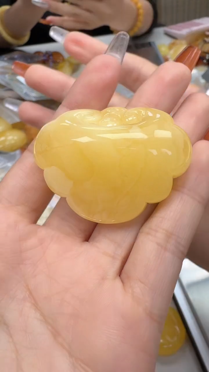 裸石琥珀未镶嵌如图