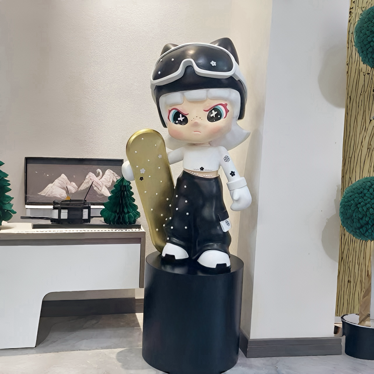 dora家居饰品网红大型潮玩落地摆件创意轻奢玄关大表姐客厅摆件