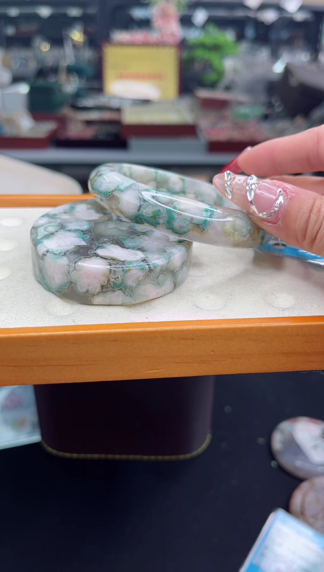 【闪购商品】石英质玉手镯未镶嵌61圈口（赠品镯心）6S896