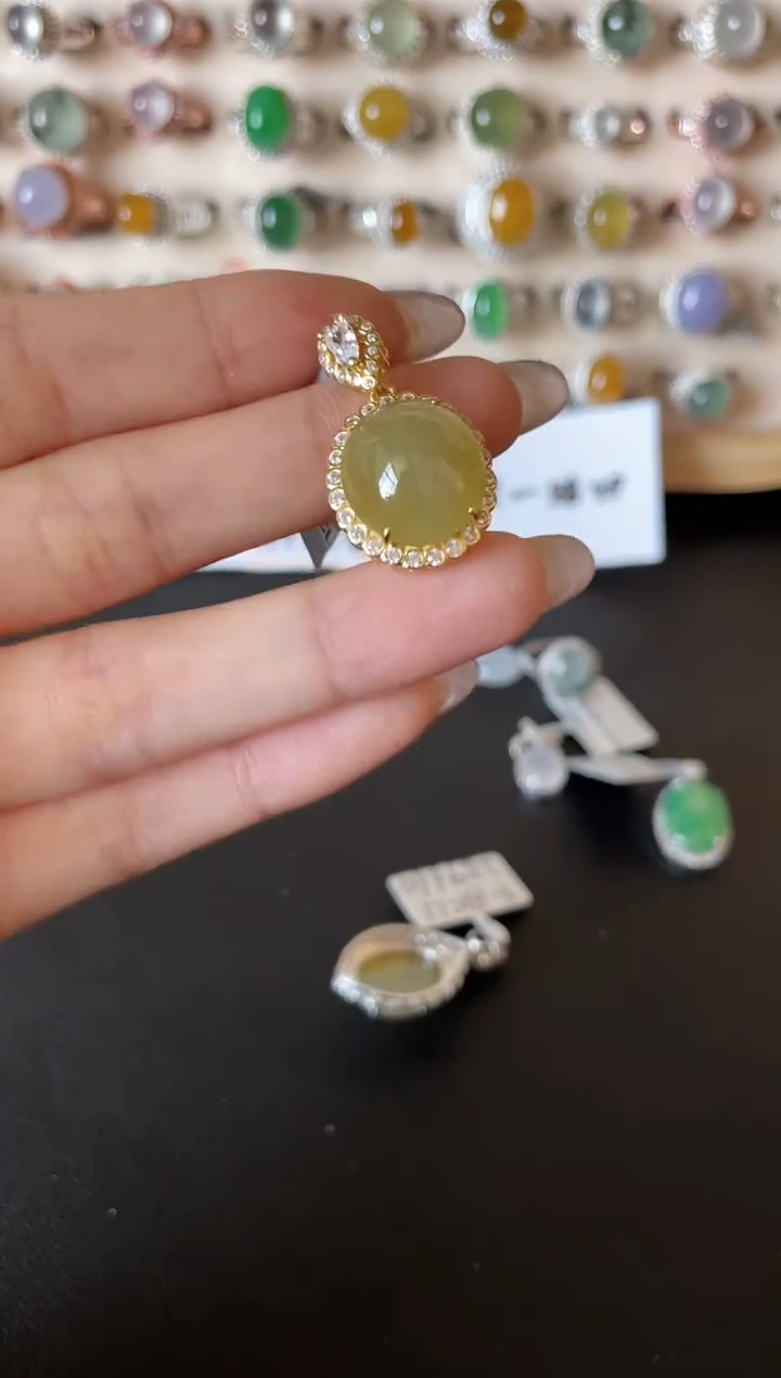 【闪购商品】翡翠吊坠(赠链)银S925镶嵌一物一证一礼盒