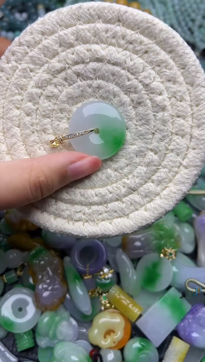 翡翠未镶嵌颈饰天然缅甸翡翠吊坠