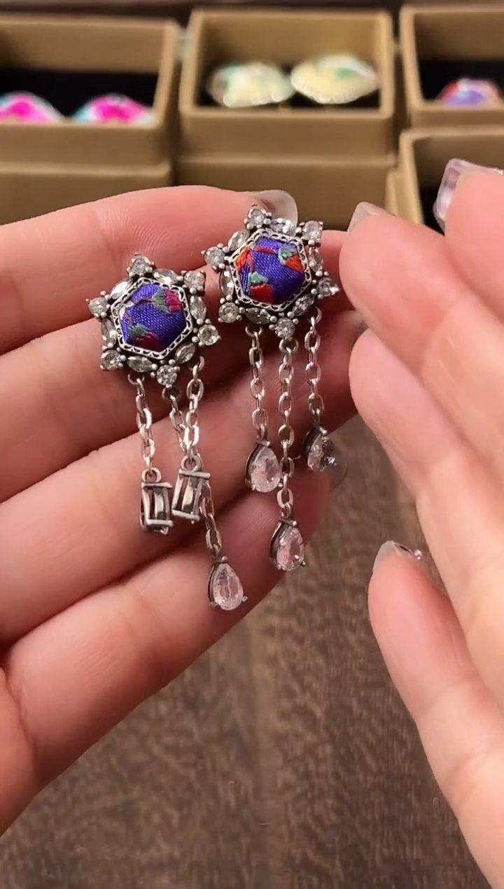 【闪购商品】织绣民族风老绣饰品099