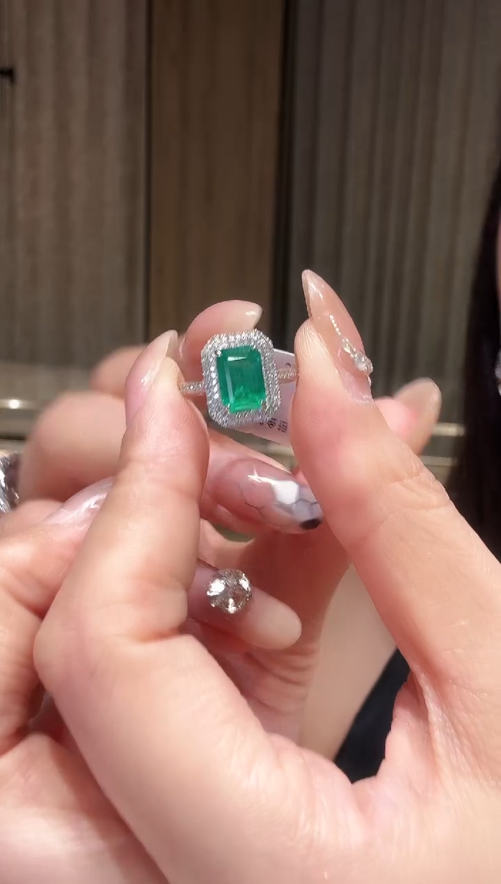 铂Pt950镶嵌戒指祖母绿1.56ct CE0986