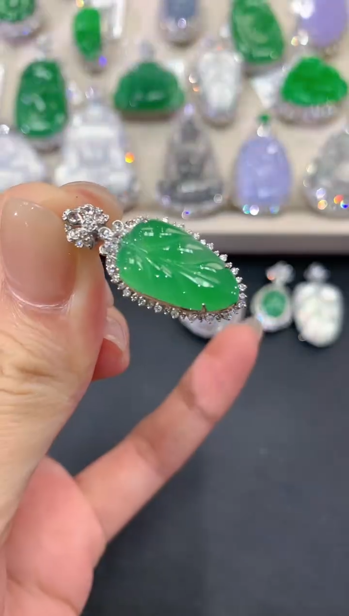 【闪购商品】翡翠吊坠(不含链)18K金镶嵌q11