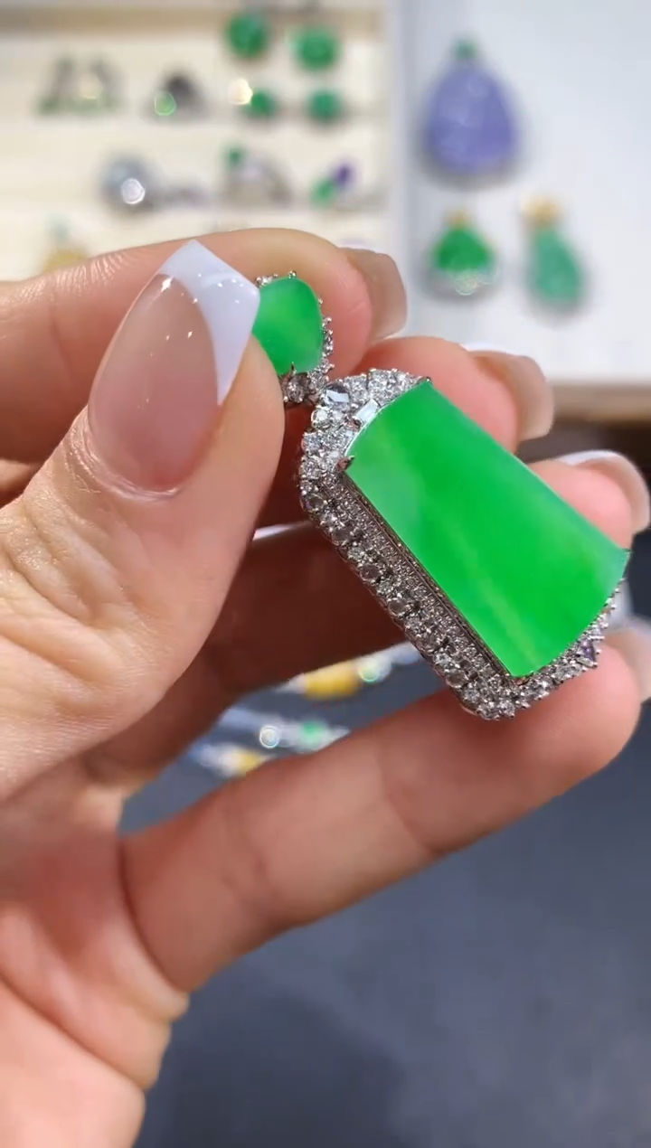 【闪购商品】翡翠吊坠(不含链)18K金镶嵌YL33333