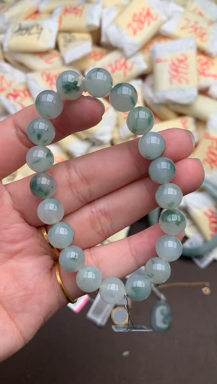 翡翠挂件未镶嵌— 