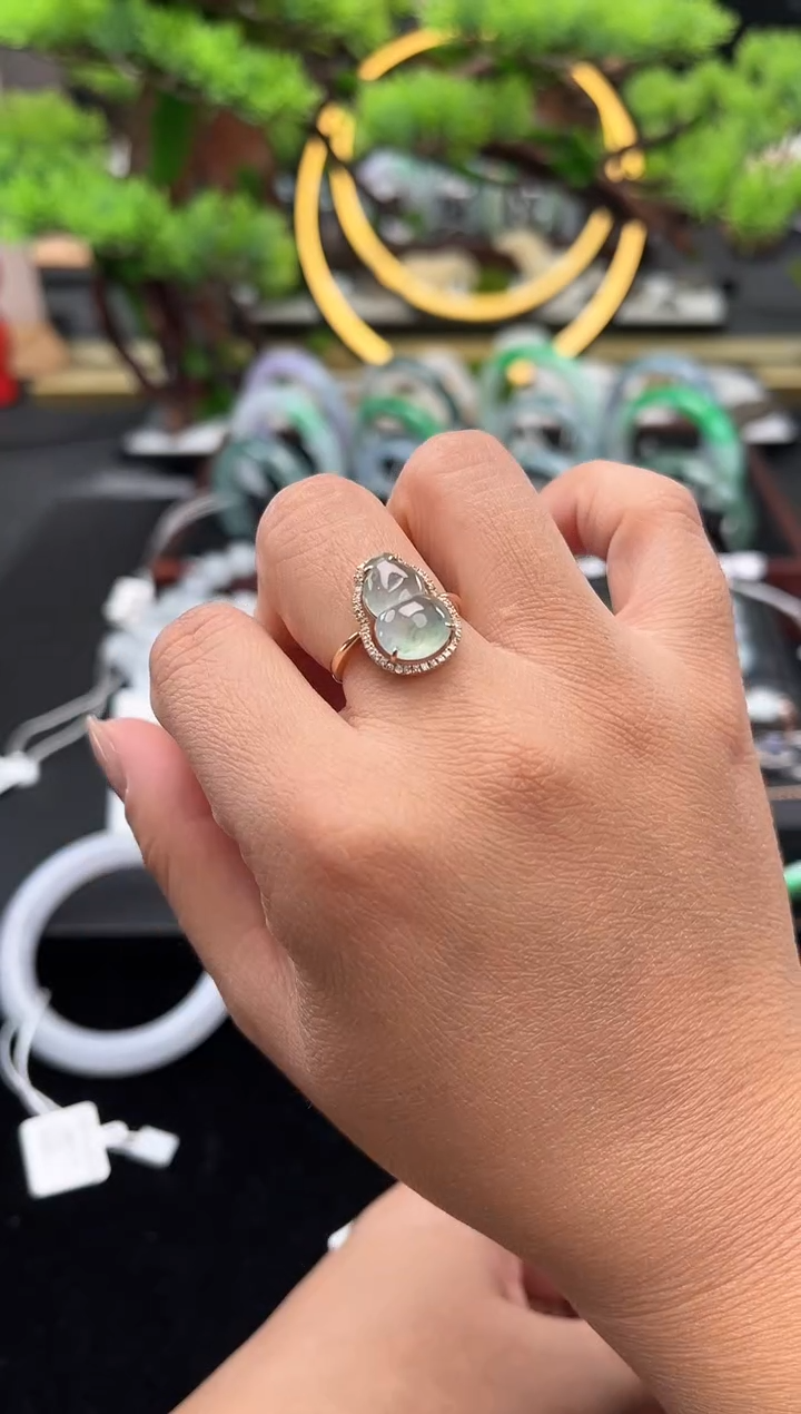 18K金镶嵌戒指翡翠戒指