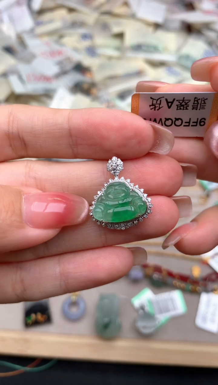 18K金镶嵌挂件翡翠一