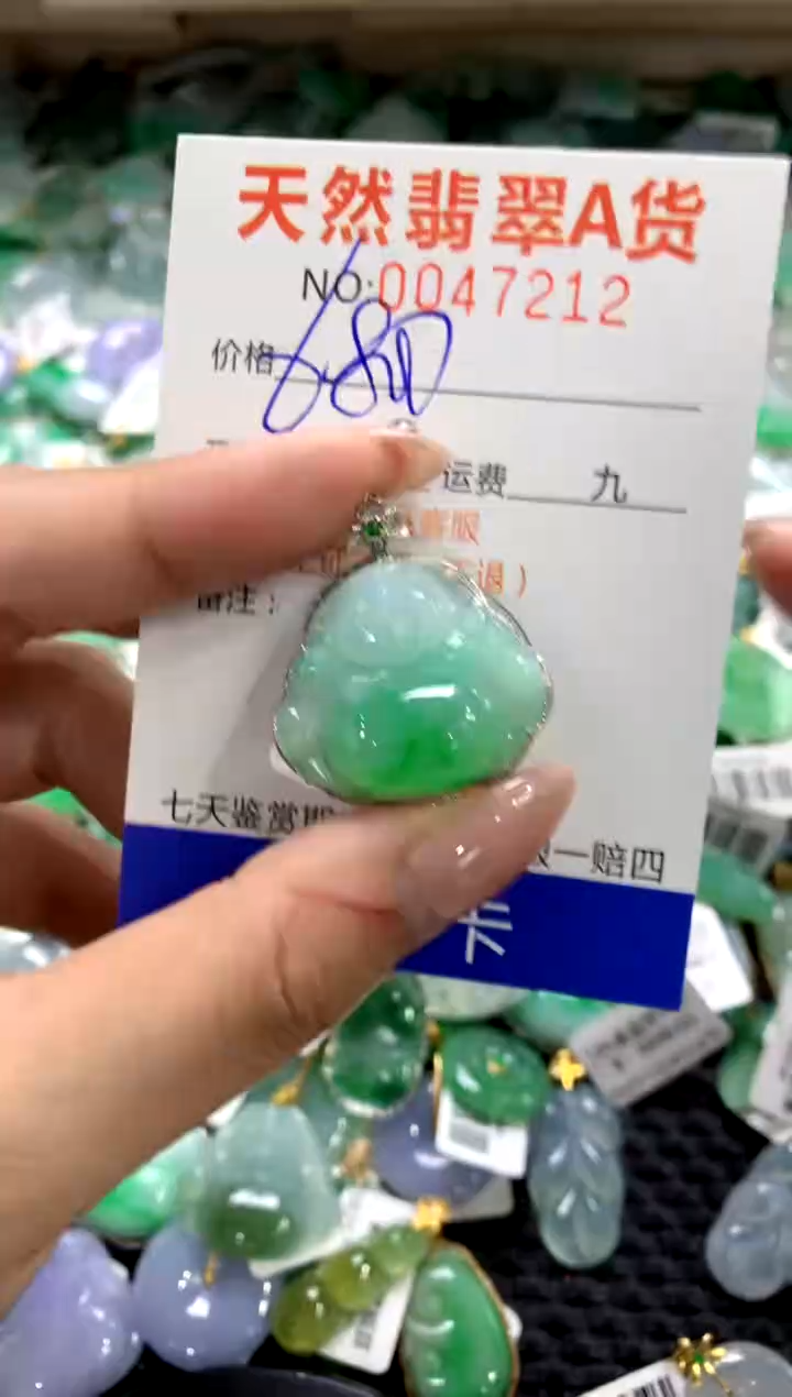 颈饰18K金镶嵌翡翠1111111111111111
