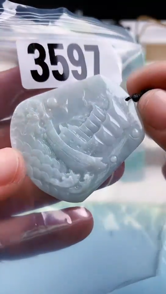 【闪购商品】翡翠挂件未镶嵌天然翡翠吊坠挂件