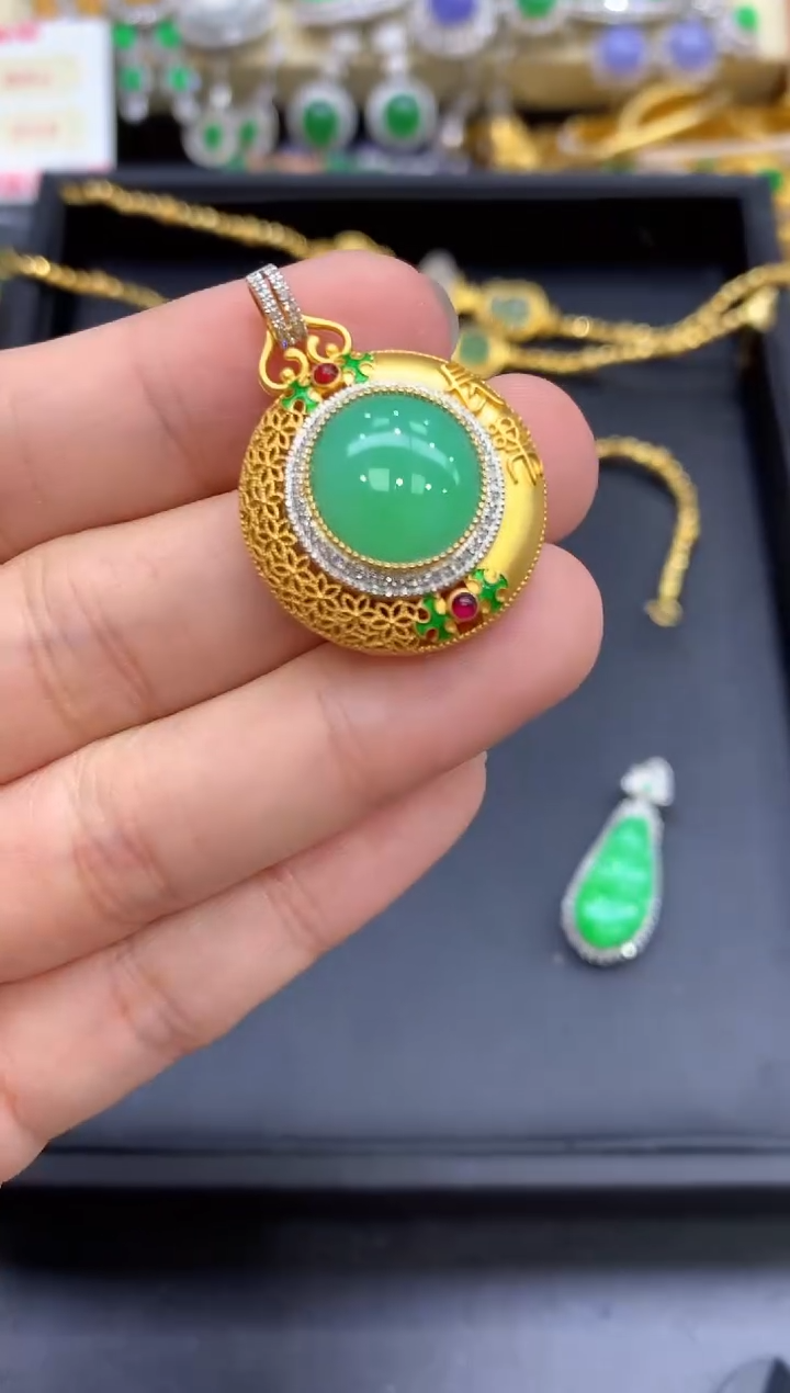 颈饰18K金镶嵌翡翠505-中国好珍宝