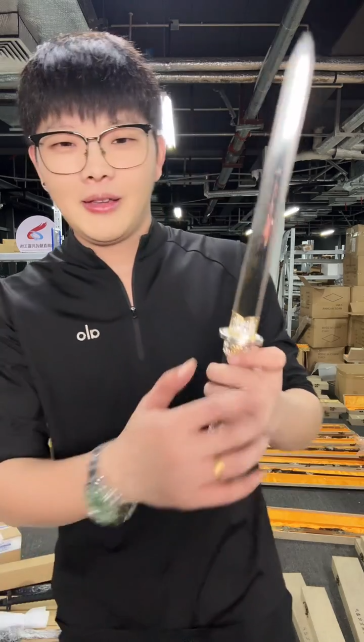 毛铁短剑 鱼皮 鎏金银 