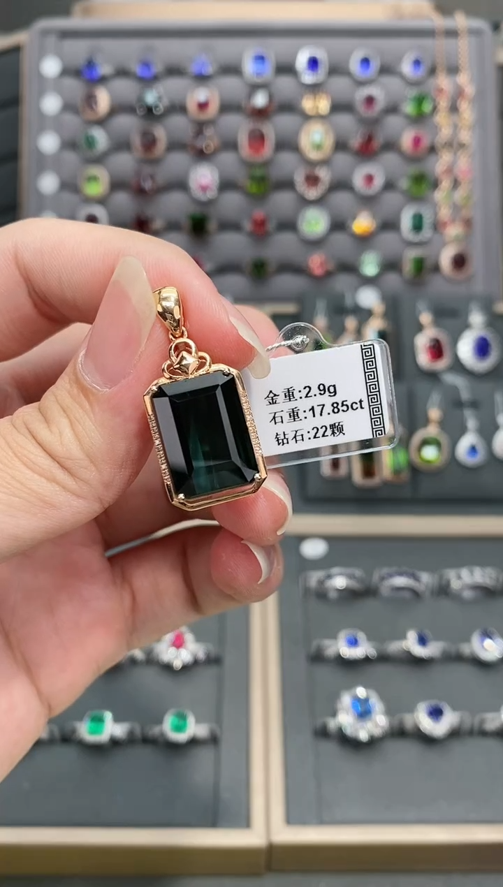 【闪购商品】碧玺颈饰18K金镶嵌17.85