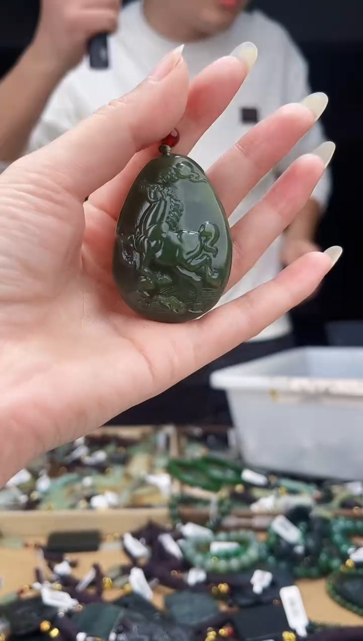 颈饰未镶嵌和田玉1