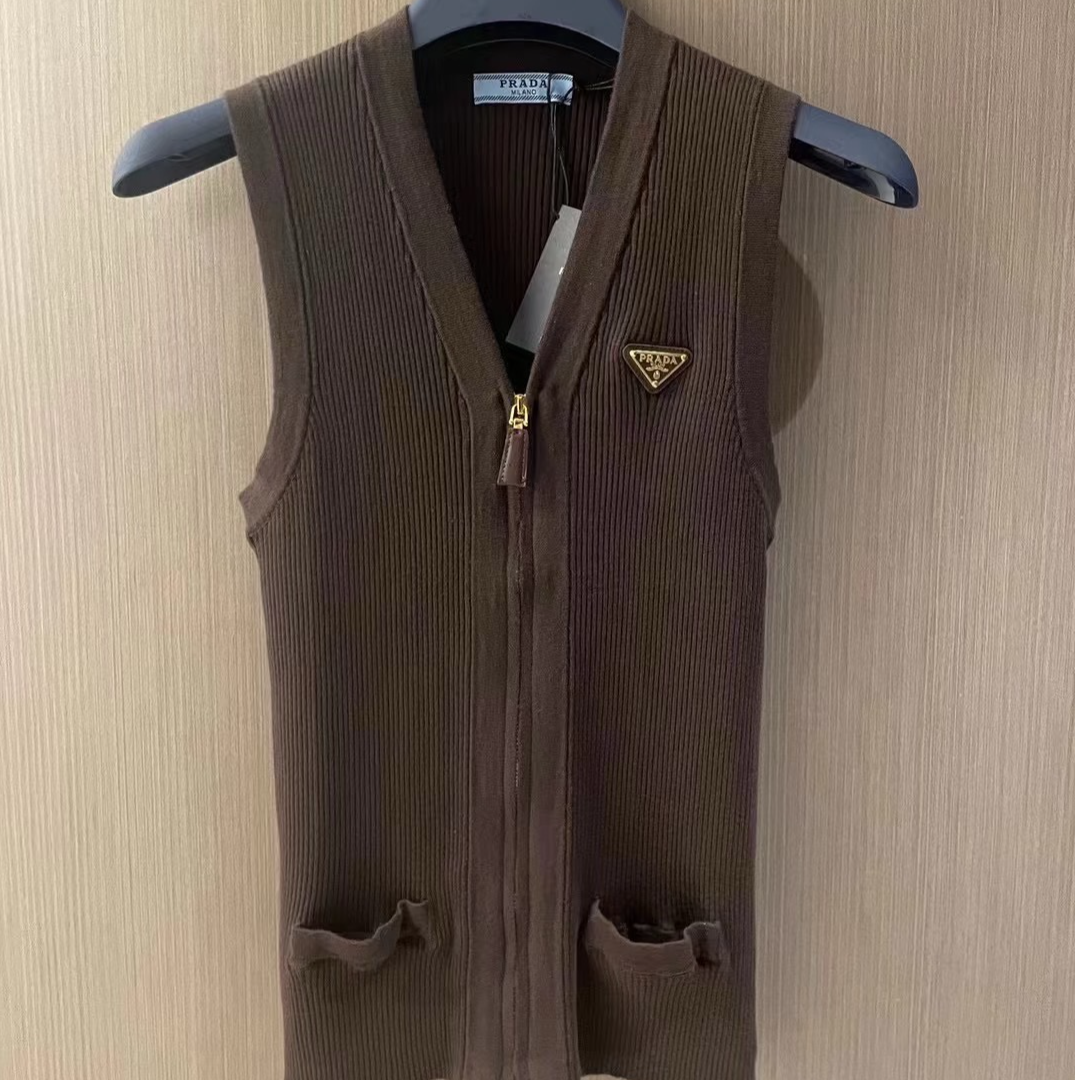 99新 Prada/普拉达 Prada普拉达V领拉链针织无袖背心38码