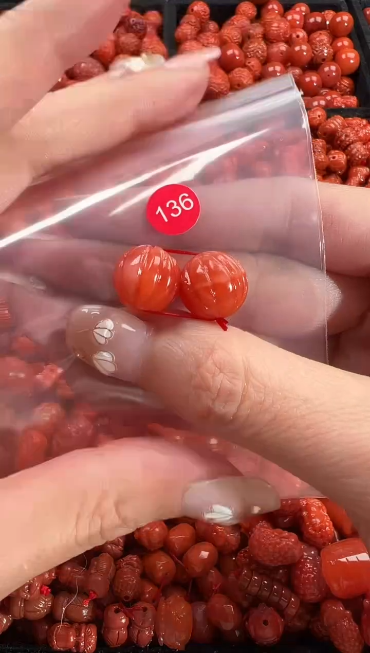 颈饰未镶嵌南红玛瑙1