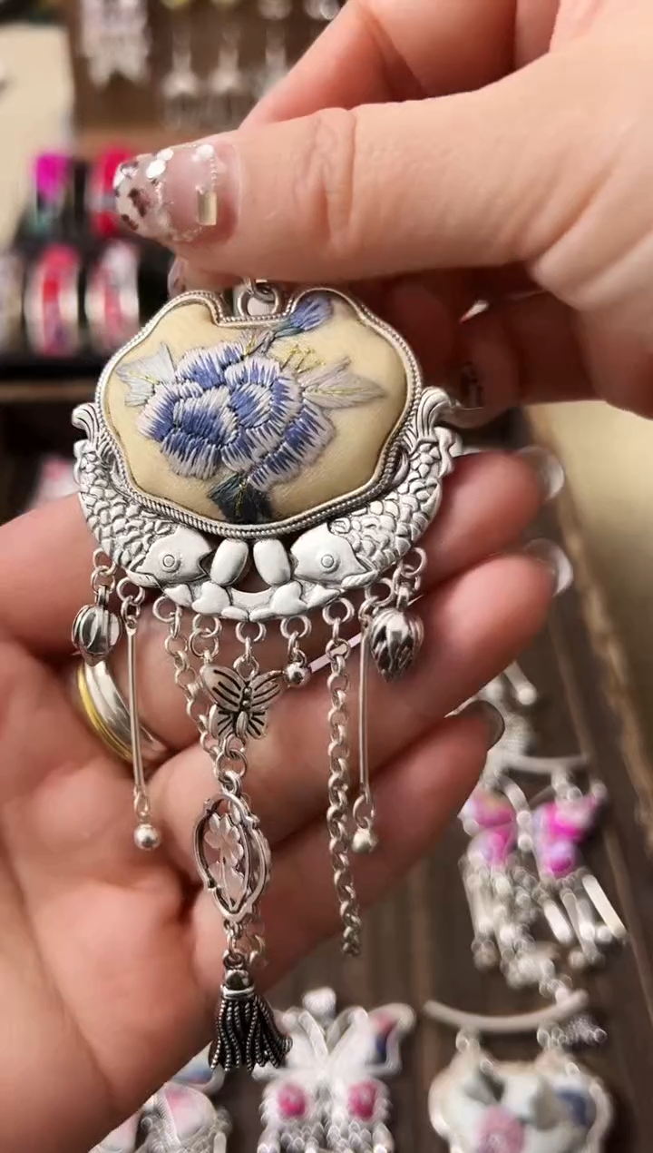 【闪购商品】织绣民族风老绣饰品350