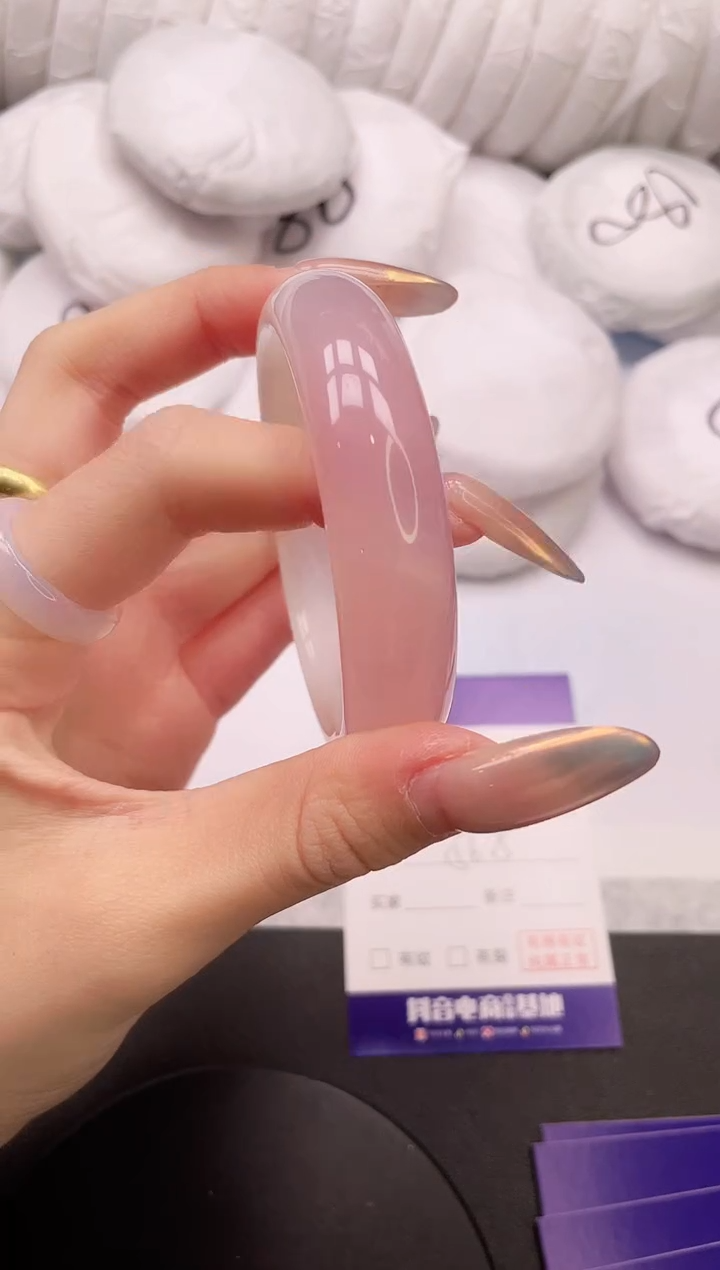 【闪购商品】石英质玉手镯未镶嵌18L440-56