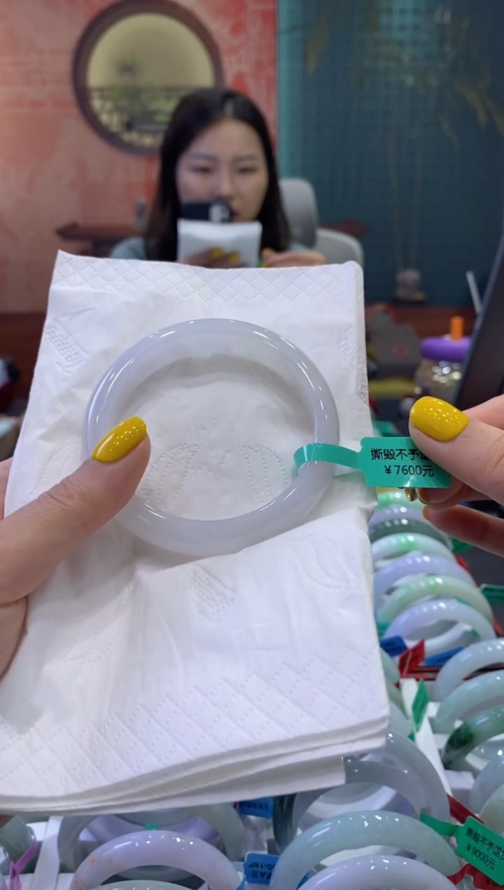 翡翠手镯未镶嵌多人19605