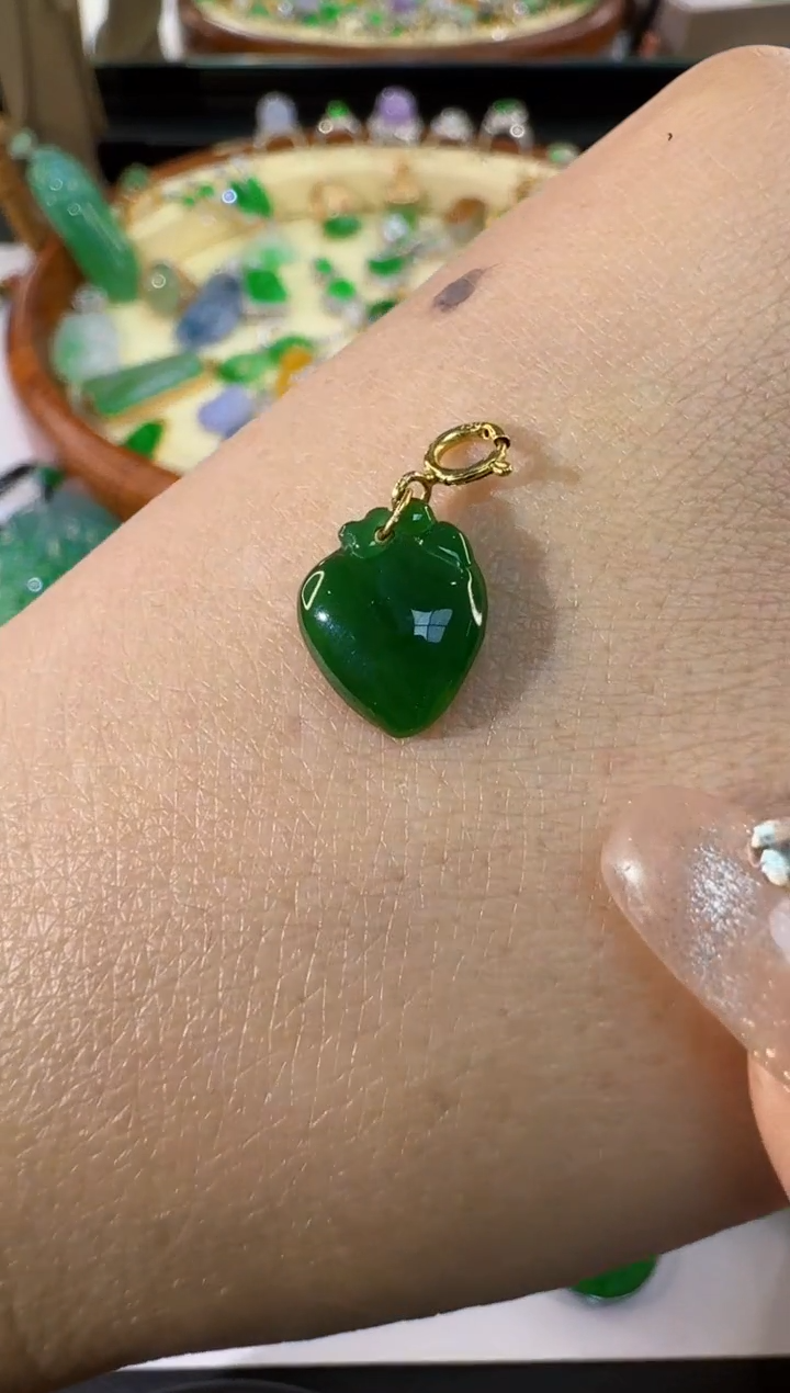 【闪购商品】翡翠颈饰18K金镶嵌翡翠吊坠
