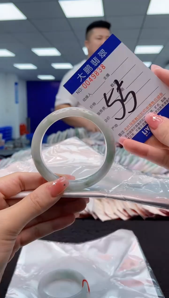 【闪购商品】翡翠手镯未镶嵌AAAAAAAAAA