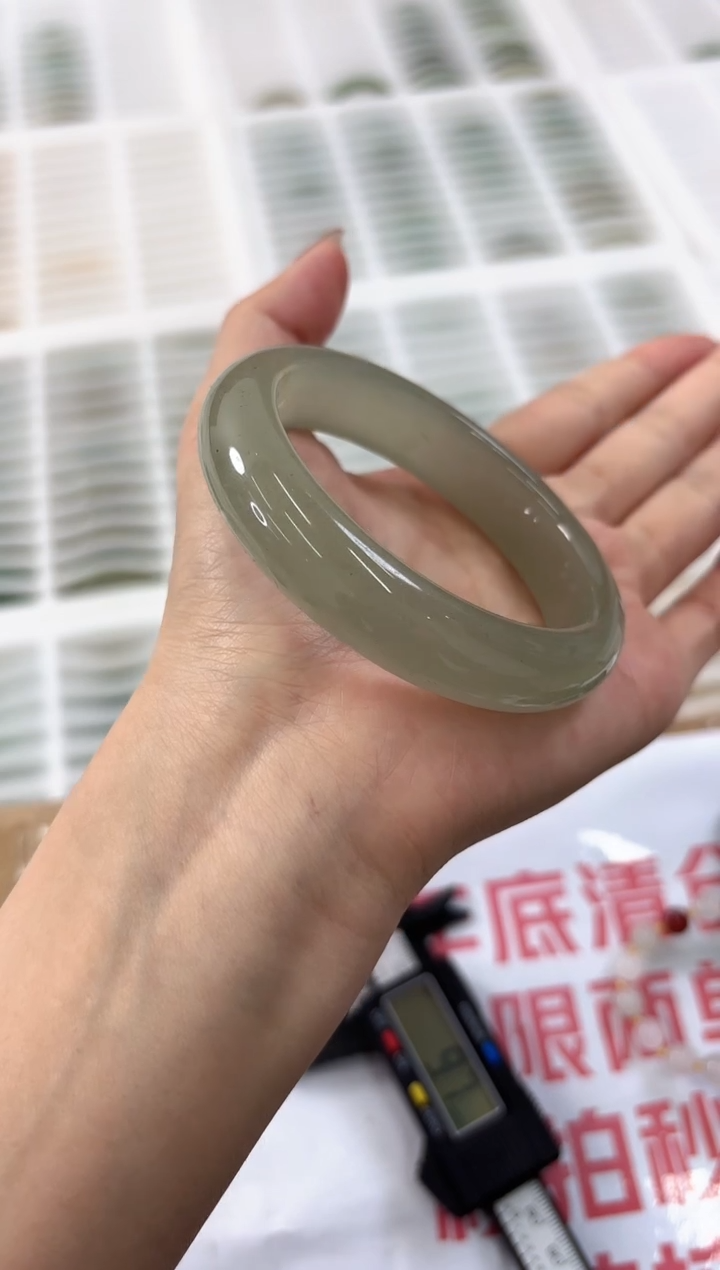 未镶嵌手镯石英质玉13-58D