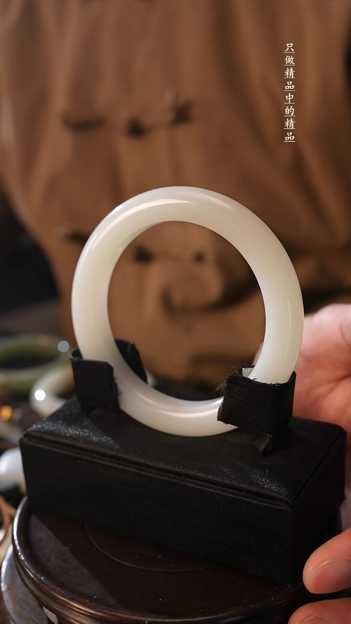 【闪购商品】和田玉手镯未镶嵌羊脂白玉手镯57