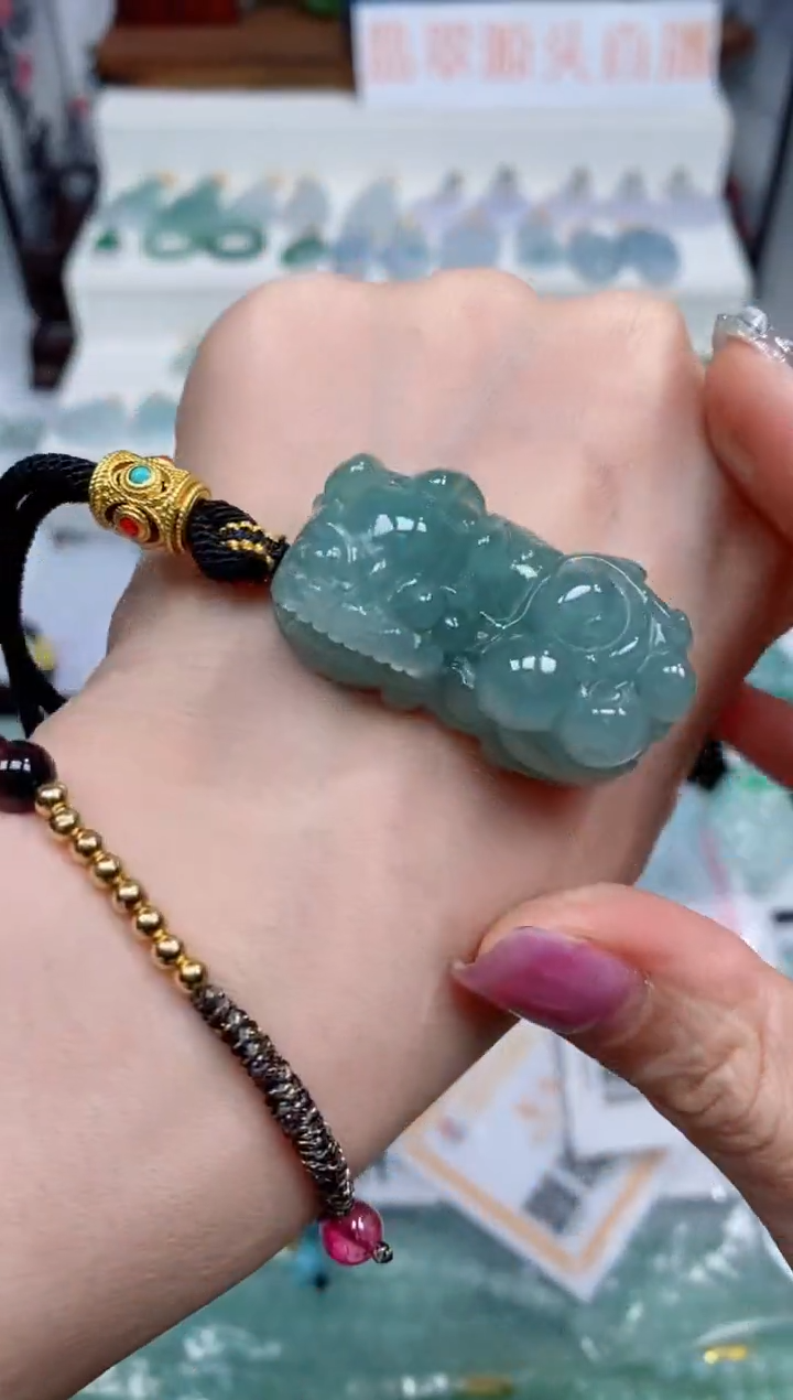 翡翠未镶嵌颈饰吊坠