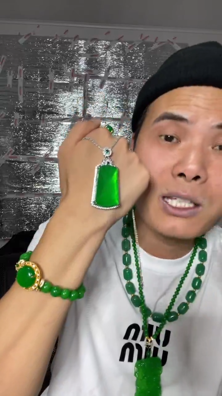 翡翠未镶嵌吊坠(赠链)【小伍珠宝】高端豪镶满绿无事牌