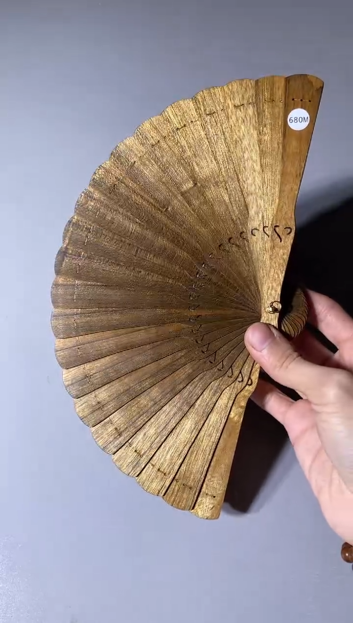 【闪购商品】金丝楠木雕680号15cm金丝楠木小叶桢楠扇子