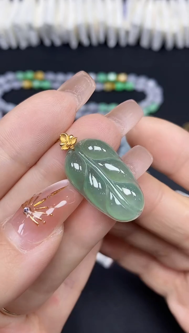 吊坠(不含链)18K金镶嵌翡翠叶子18K金扣镶嵌@@CMT