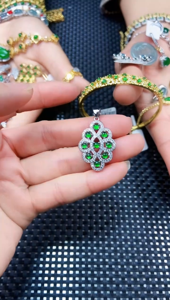 【闪购商品】翡翠吊坠(不含链)未镶嵌11111111111