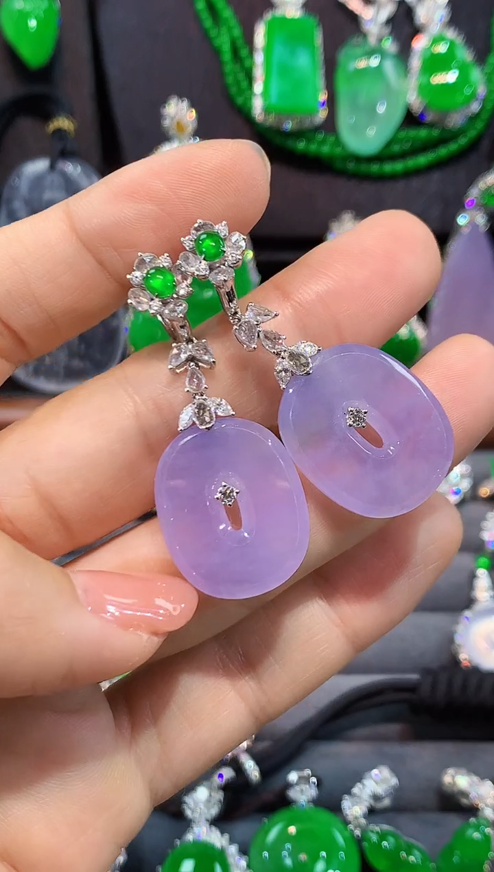 18K金镶嵌翡翠耳饰耳包