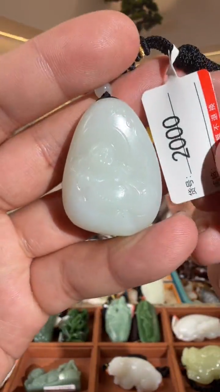 颈饰未镶嵌和田玉1